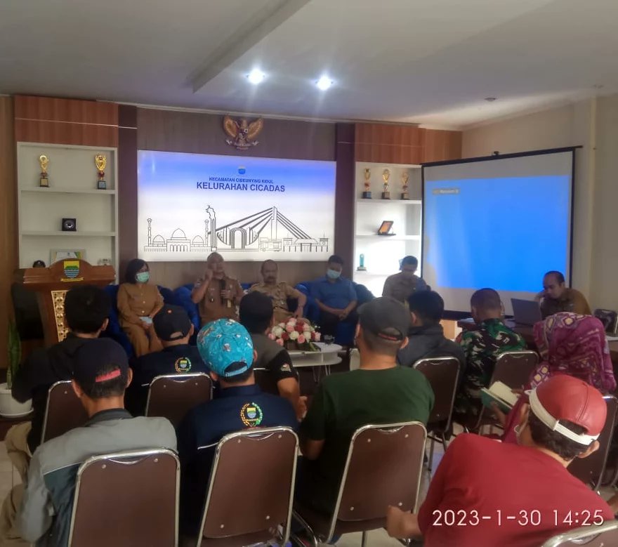 uptpkmpadasuka's tweet photo. Kegiatan Pertemuan dengan Para Ketua RW dalam Rangka Persiapan Verifikasi Lapangan Kota Bandung 100% ODF di Kelurahan Cicadas, Senin (30/01/2023).
.
#dinkeskotabandung #uptdpkmpadasuka #siapmelayanidenganhati #ODF https://t.co/kvKY3eiesi