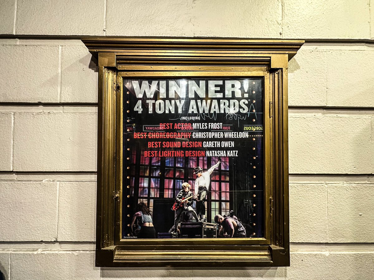 Jasmine_1011's tweet photo. MJ The Musical
最高に良かった!!!
#michaeljackson の半生を多数の楽曲と共に振り返りながら展開していくストーリーですが、パフォーマンスはもちろんのこと、音響と舞台演出が抜群にハマっていて、これぞステージエンターテイメントと心からのスタンディングオベーションでした。
#BroadwayDirect https://t.co/xGI6vX8QwO