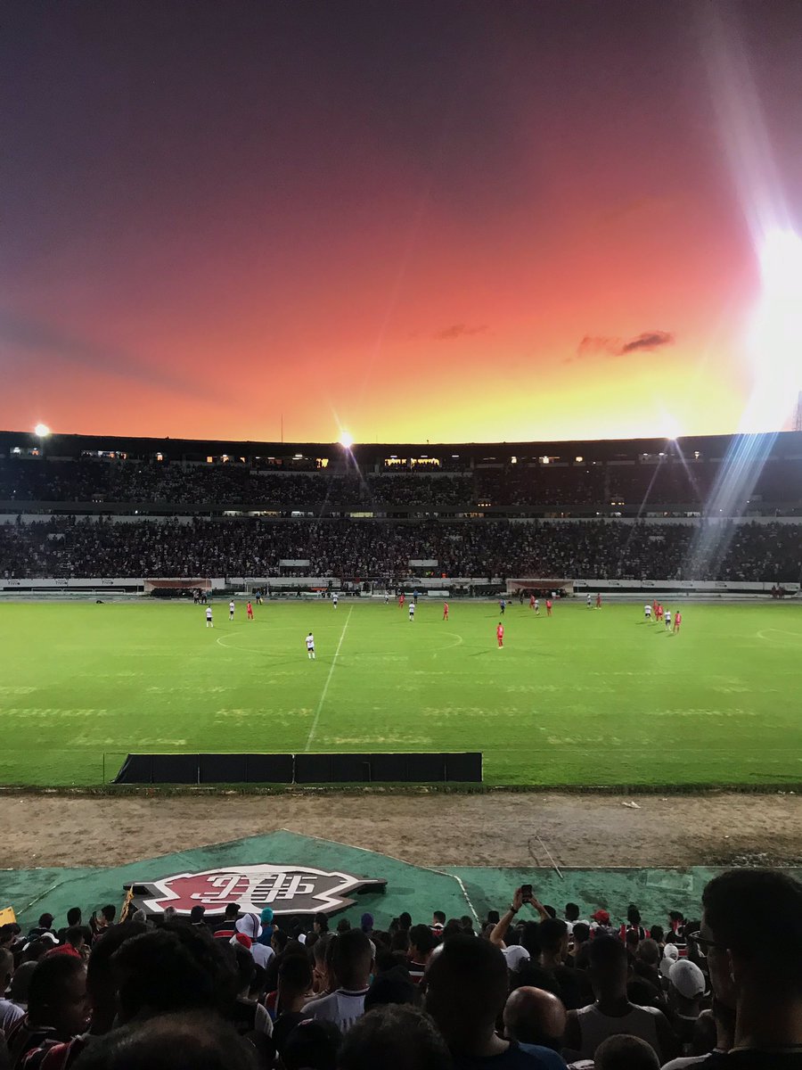 SantaCruzFC's tweet image. De quem é essa maravilha de foto? O Arruda eu sei que é meu…😍

#Santa109Anos