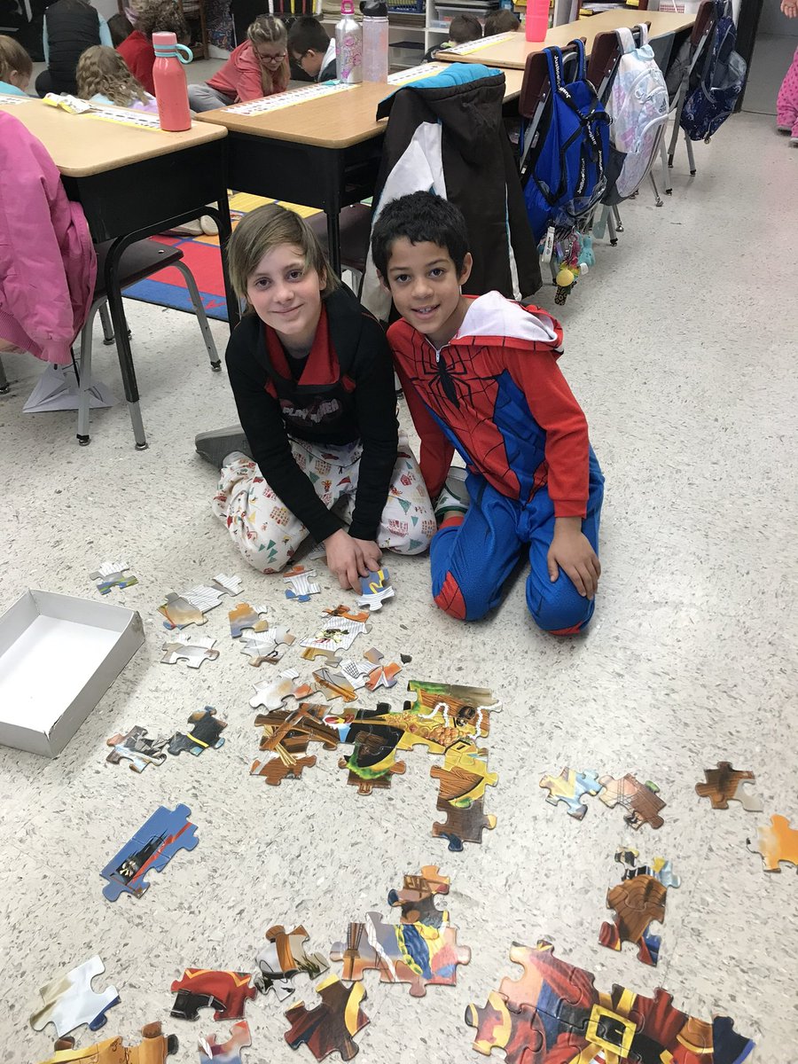 mrsparrishk5's tweet photo. 100th Day fun at #bhawkel today! I love how excited the students are about 100 days of learning. @ClarkCoIndians https://t.co/sUB4t3cNNp
