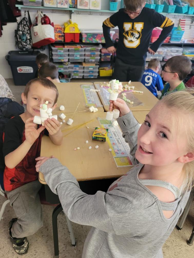 mrsparrishk5's tweet photo. 100th Day fun at #bhawkel today! I love how excited the students are about 100 days of learning. @ClarkCoIndians https://t.co/sUB4t3cNNp