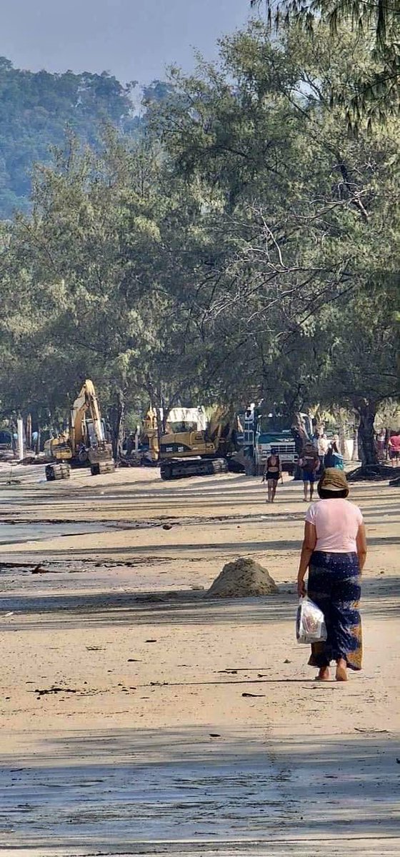 EricEmeraux's tweet photo. #environnement #desaster #destroynature #Cambodia destruction en règle de l’île de Koh Rong Samloen https://t.co/9zBah3LN7a