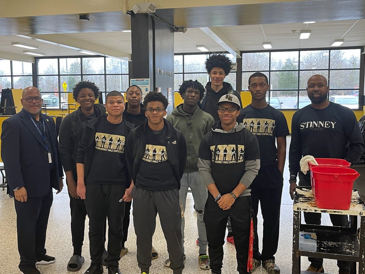 A5Lucas's tweet photo. Diamond Hornet Male Empowerment Service Day.. Campus Clean up, taking pride in our school. @kleslieabel @CoachShon @4jojoenglish @latayna_w @lrhsdhornets #mentoringmatters #inspire1 https://t.co/ffy2HKKI1a