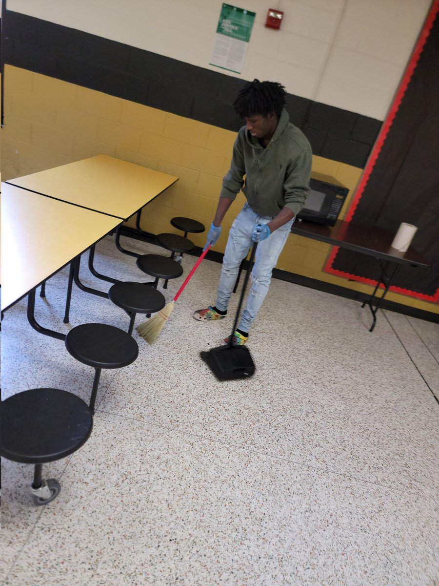 A5Lucas's tweet photo. Diamond Hornet Male Empowerment Service Day.. Campus Clean up, taking pride in our school. @kleslieabel @CoachShon @4jojoenglish @latayna_w @lrhsdhornets #mentoringmatters #inspire1 https://t.co/ffy2HKKI1a