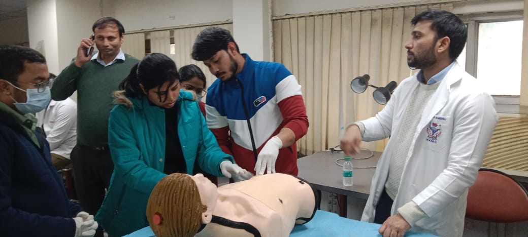 drayush2's tweet photo. Verve medisimuhub Gurgaon comitted to TRAUMA Care, Training of delhi govt continues inn MAMC new delhi, similar programme shud be started by each govt to train their doctors making health a priority subject.@MoHFW_INDIA @anilvijminister @cmohry @NITIAayog https://t.co/stnmJGJQpe