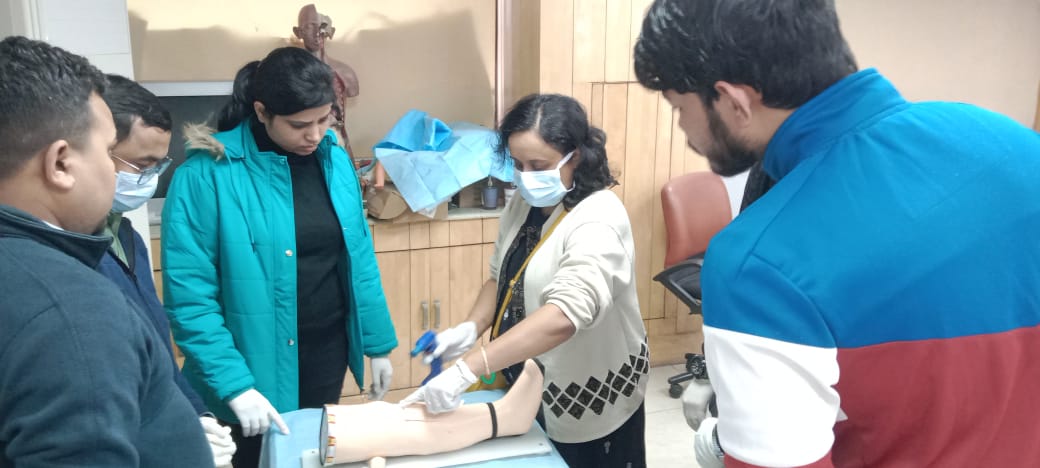 drayush2's tweet photo. Verve medisimuhub Gurgaon comitted to TRAUMA Care, Training of delhi govt continues inn MAMC new delhi, similar programme shud be started by each govt to train their doctors making health a priority subject.@MoHFW_INDIA @anilvijminister @cmohry @NITIAayog https://t.co/stnmJGJQpe