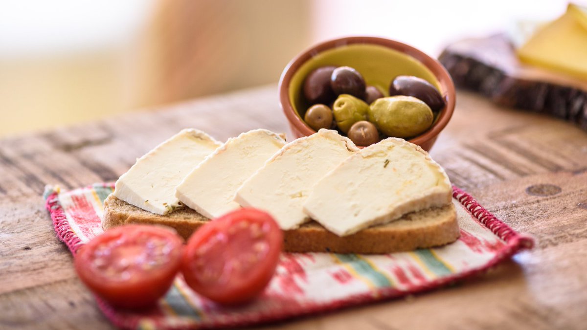 MallorcaTourism's tweet photo. One of the pleasures of every Mallorcan: the #paamboli. A typical #Mallorcangastronomy dish that everyone falls in love with as soon as they try it. With #sobrassada, #camaiot, cheese,... Which one is your favourite? https://t.co/YABbpHCMSJ