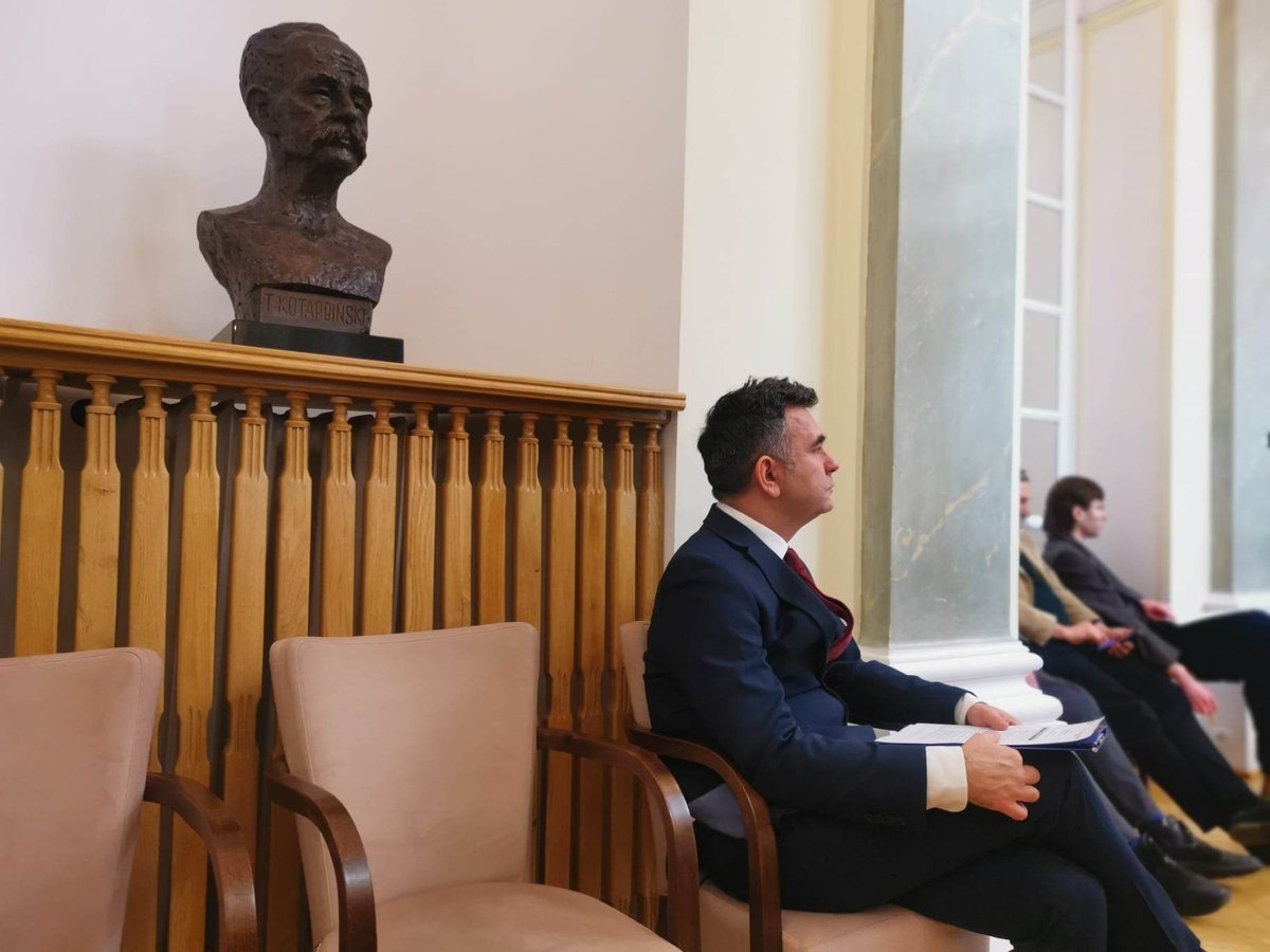 Wyniki najnowszej edycji Europejskiego Sondażu Społecznego już są. Trwa konferencja. To 10 runda badania. Na zdjęciu koordynator polskiej edycji dr <a href="/MKotnarowski/">Michal Kotnarowski</a> z IFIS <a href="/PAN_akademia/">Polska Akademia Nauk</a>  
ess.ifispan.pl/pierwsze-wynik…