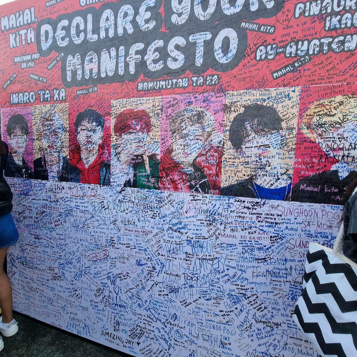 philconcerts's tweet photo. We've never seen this much of an effort for a concert in the Philippines!  THANK YOU to all the fan clubs, ENHYPEN, ENGENEs, @happeehour and @pulpliveworld for making this event! #ENHYPEN_IN_MANILA
#MANIFESTO_IN_MANILA https://t.co/ZgCSzd9zGJ