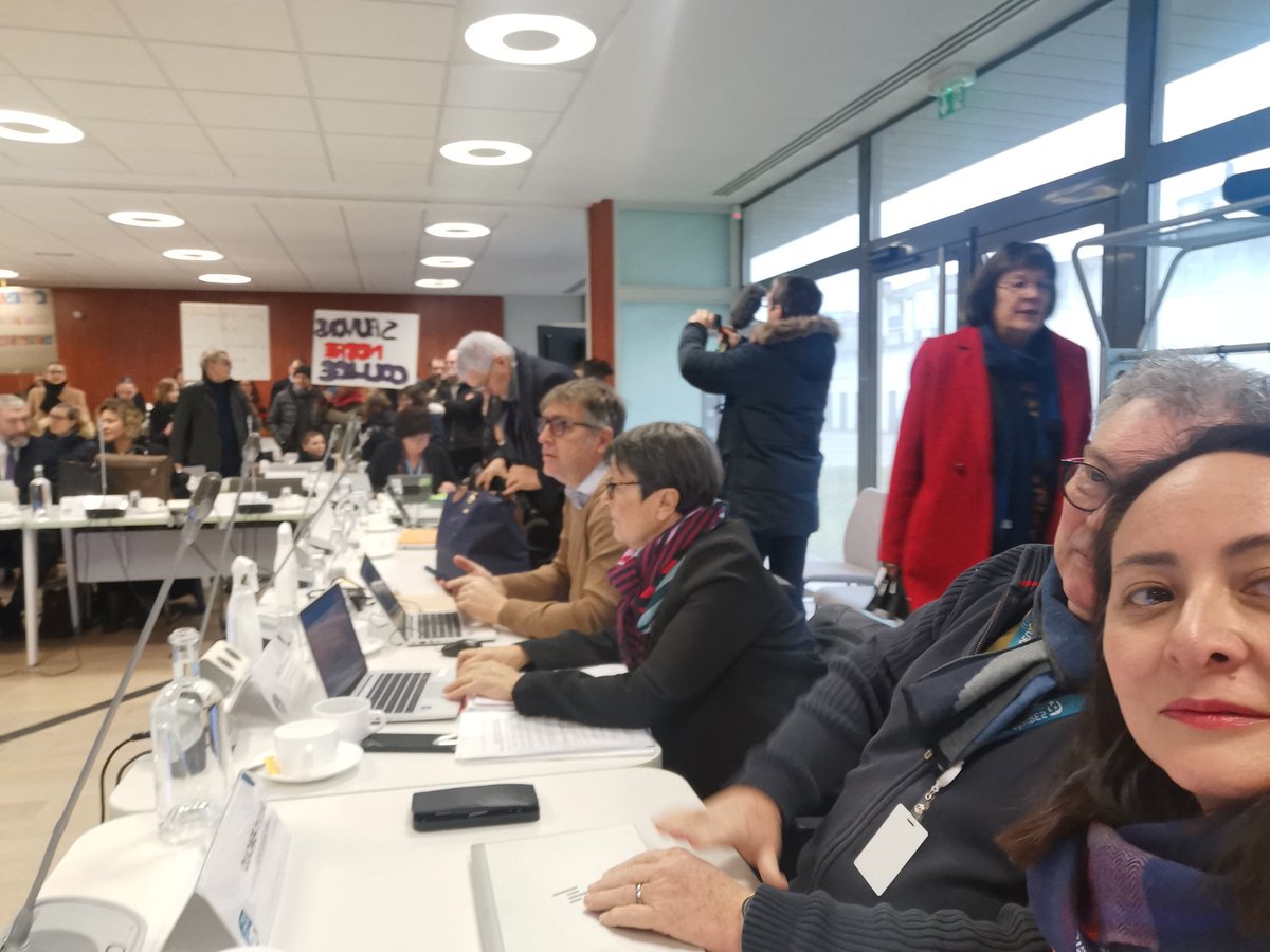 Séance publique du Département sur le plan collège, le groupe de gauche est en place pour faire savoir son refus de ce plan et des fermetures annoncées de collèges #deuxsevres <a href="/niort_2/">Canton Niort 2 E. Truong B. Pénicaud 2021</a>