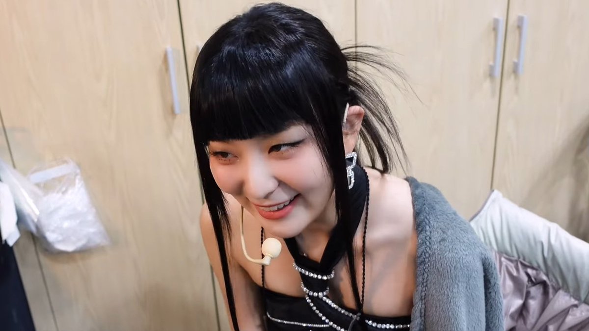 Lost_prxncess94's tweet photo. #SOPHIE
Sometimes, all you need is a good laugh after a long and relentless working day. ๐
#smile2smile
#Aethra_Corp
#ACEGeneralPost
#ACEModels https://t.co/SVIwhgH9Ix