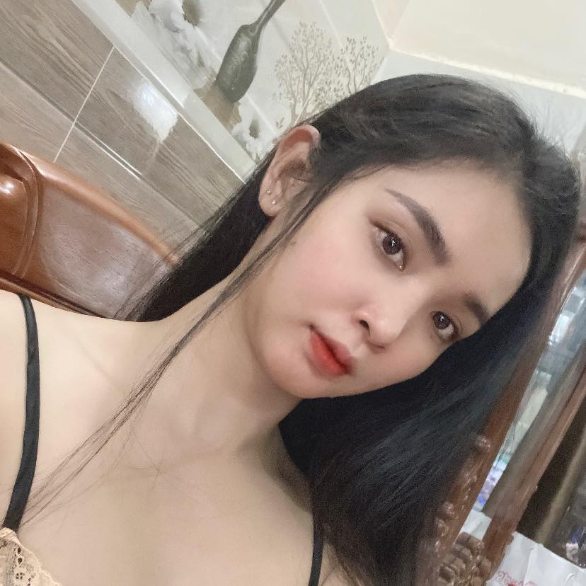 Đời không phải lúc nào cũng đẹp như tranh ❤️
Nên không phải lúc nào người cũng xinh như ảnh 😄