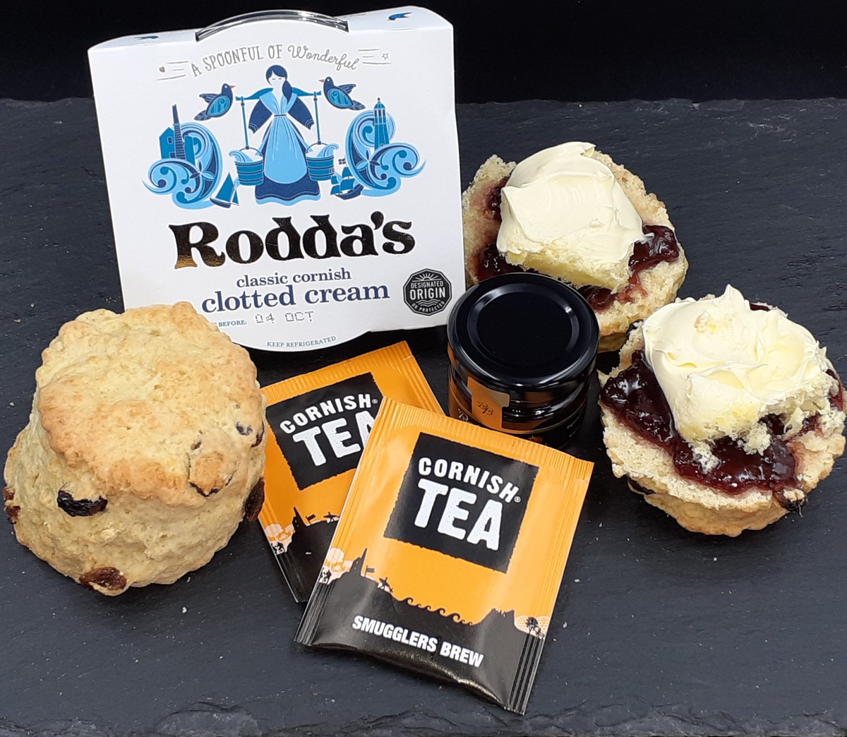 CornishSconeCo's tweet photo. #happyfriday 😁🥰
This week has flown by, we've been so busy baking our delicious #cornish treats for you all, including lots of scones for our cream teas #bypost .
So we are signing off for the #weekend Have a great one everyone, do something fun! 🥰 https://t.co/3zmYtYHCiy