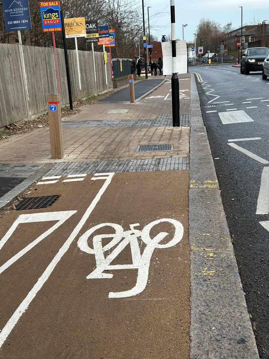 Anyone spot what’s wrong here on this new million pound cycle lane design? How much did <a href="/Sustrans/">Sustrans</a> get paid for this ?I really do not get it at all ….. why ?