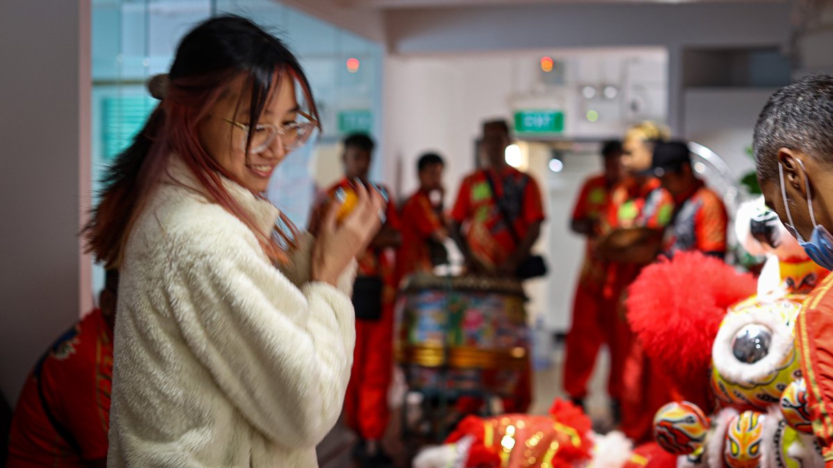 AximTradeGlobal's tweet photo. A glimpse of the #ChineseNewYear celebrations at AximTrade's office!

From traditional dances to delicious dinner and festive vibes, AximTrade welcomes the year of the Rabbit in style.

Cheers to a year full of new opportunities and growth ahead.

#YearoftheRabbit #AximTrade https://t.co/X0Y4KXYwQq