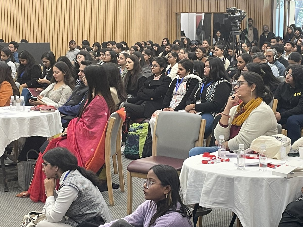 Smita_Sharma's tweet photo. Superb response to inaugural #NetriSummit by @NetriFoundation @kanksshi on gender inclusivity in politics. Wonderful to see a hall packed with young girls keen in politics, leadership to policy making. Inclusive diverse panels with some fabulous insights. @tarauk @DrFauziaKhanNCP https://t.co/O3zPsfol4Y