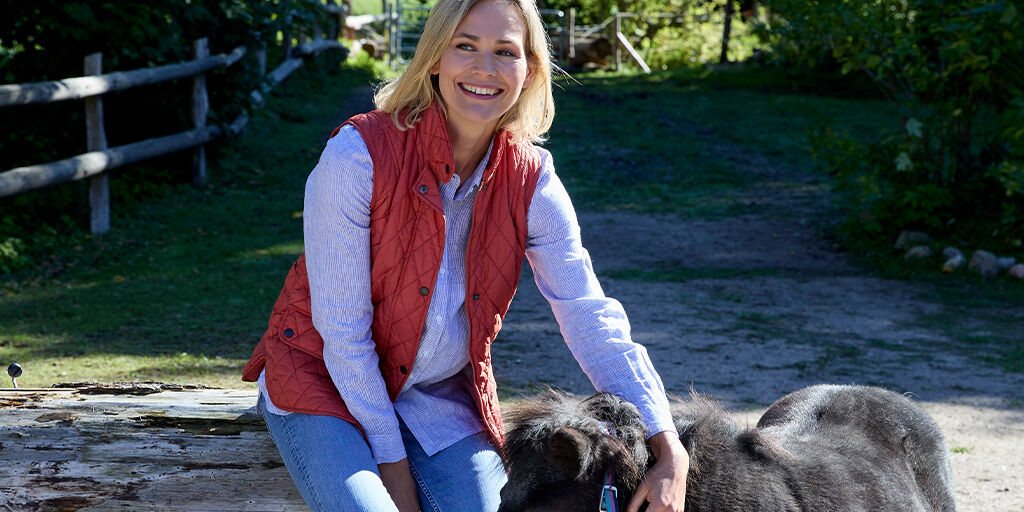 TheBritishShop's tweet image. Für die Übergangszeit eignen sich leichte Steppwesten und -jacken besonders gut: Wir empfehlen Ihnen die Barbour-Steppweste in Burnt Orange und die Steppjacke „Calvary“ im neuen Farbton Mineralblau.
brit.shop/barbourstepptw

#Barbour #Steppjacke #Steppweste #Barbourjacke #OOTD