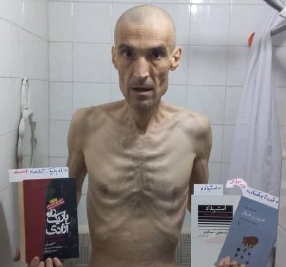 SharifiZarchi's tweet photo. «قدرت بی‌قدرتان، در برابر استبداد، راه باریک آزادی است».
دکتر #فرهاد_میثمی https://t.co/rPsiaPQlFc