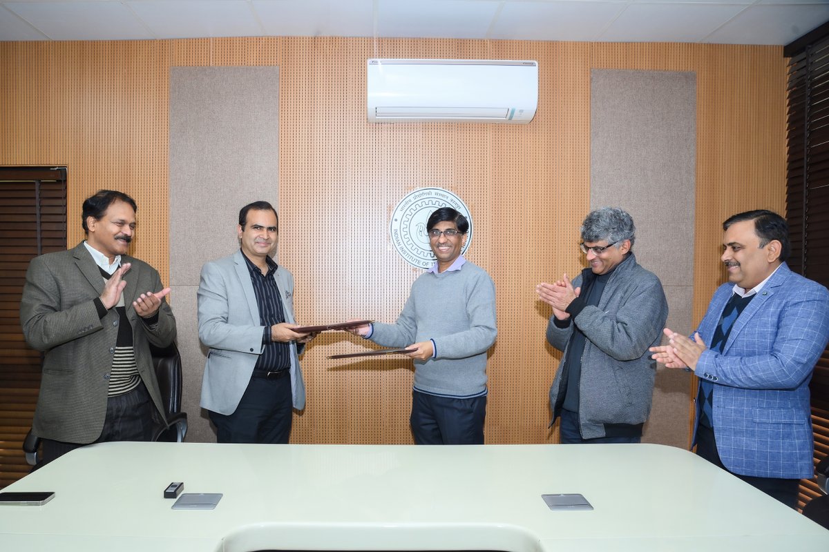karandi65's tweet photo. .@IITKanpur has licensed its innovative technology, the "Haptic smartwatch for the blind and visually impaired," to @AmbraneIndia Pvt Ltd for mass production and distribution. 
#Blind #Smartwatch #iitkanpur https://t.co/DVr7JHpsBk