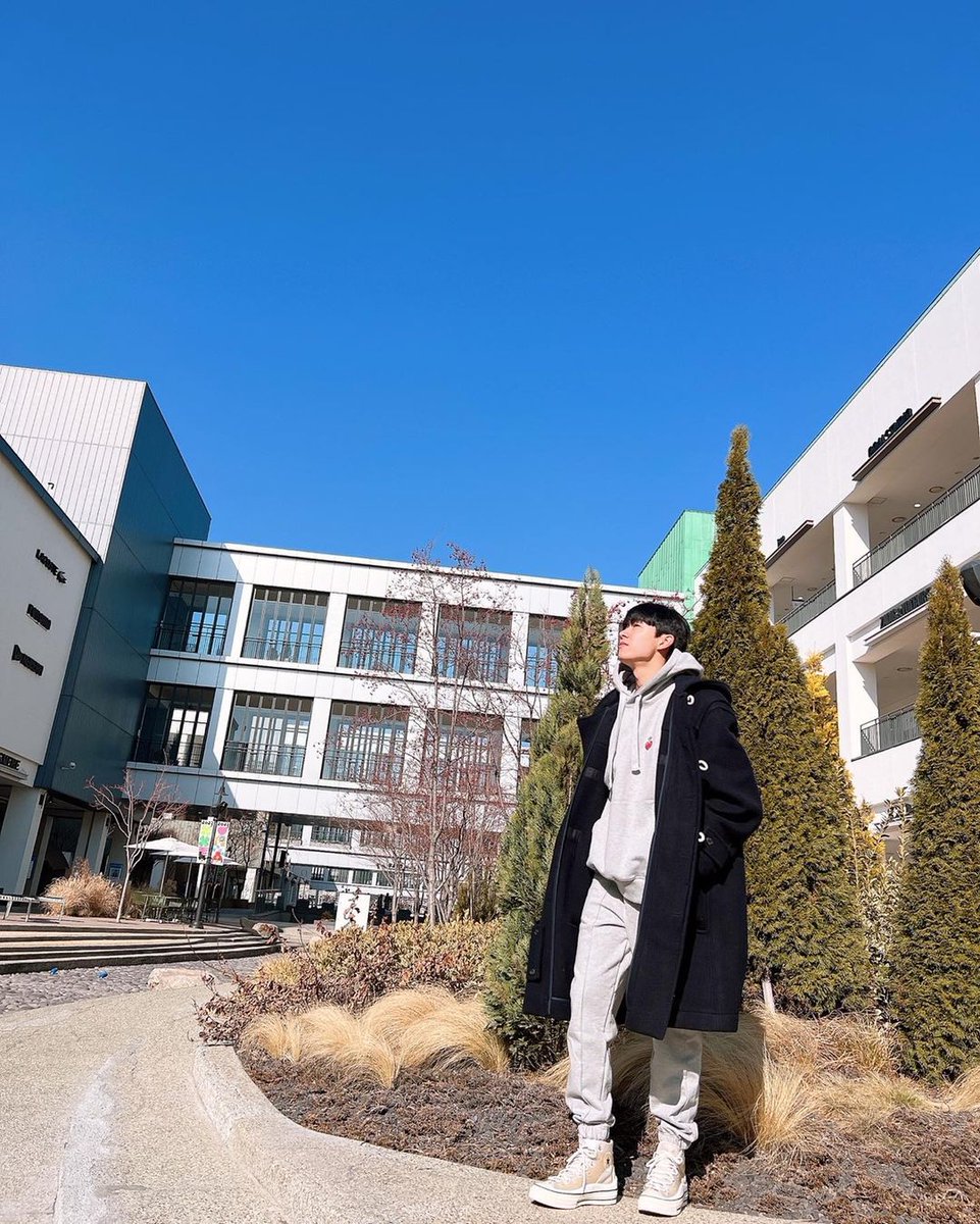 GNCDITALIA's tweet photo. [IG @/official_gncd11] 📸 030223

AGGIORNAMENTO DI #DONGHYUN 🐜

[TRAD]
"Lo stile di oggi! Non so ancora vestirmi beneㅠㅠ Ma pubblicherò qualcosa di tanto in tanto!!
#골든차일드 #Goldenchild #동현 #LoStile #DiOggi" https://t.co/SxqkoFdXRG