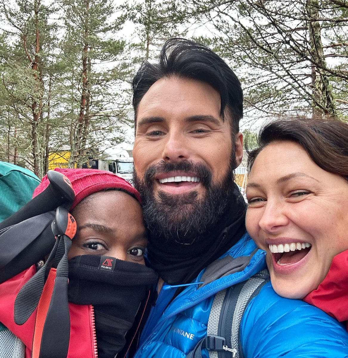 A couple of wonder women and a “Ben Novice” @comicrelief game on 🗻@EmmaWillis #OtiMabuse #RedNoseDay