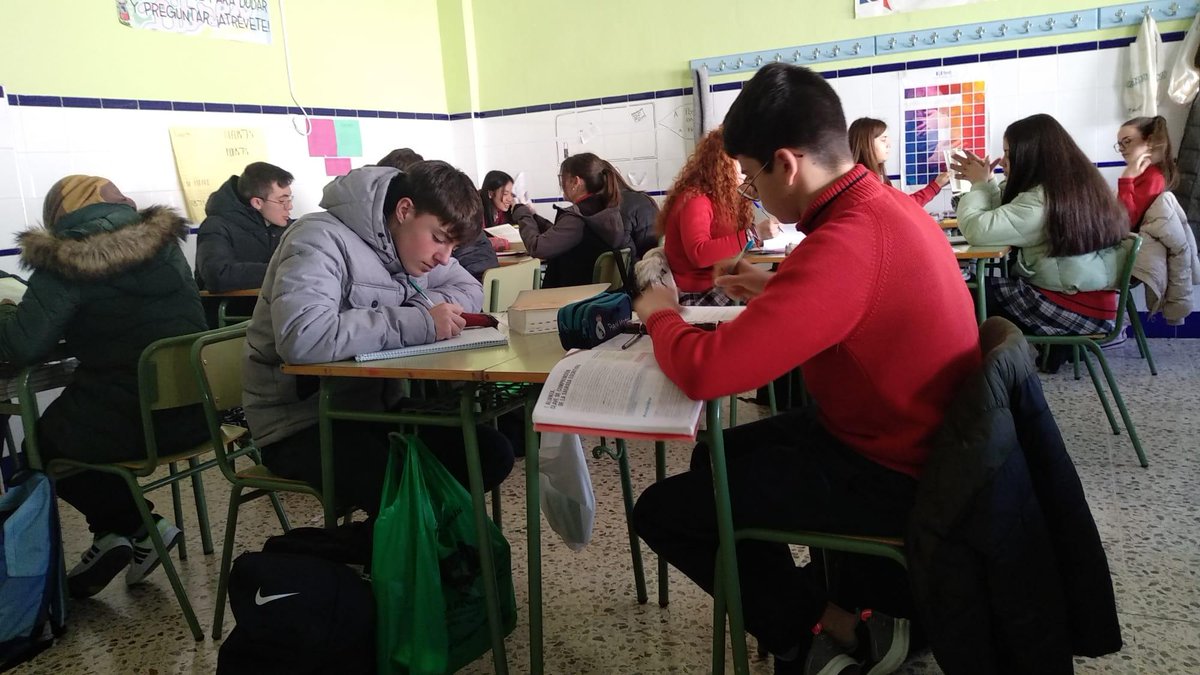trinitariosandu's tweet photo. Intenso  y fructífero trabajo cooperativo en 4º ESO-Religión, profundizando en la ALIANZA.@centrosFEST https://t.co/p1ZYXi05pa