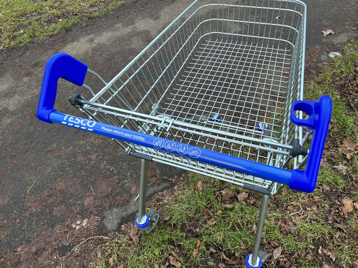 LessWasteLaura's tweet photo. Hi @Tesco - a wee trolley is lost! Magdalene Green, Dundee #LostTrolley https://t.co/SlS2q6oOkz