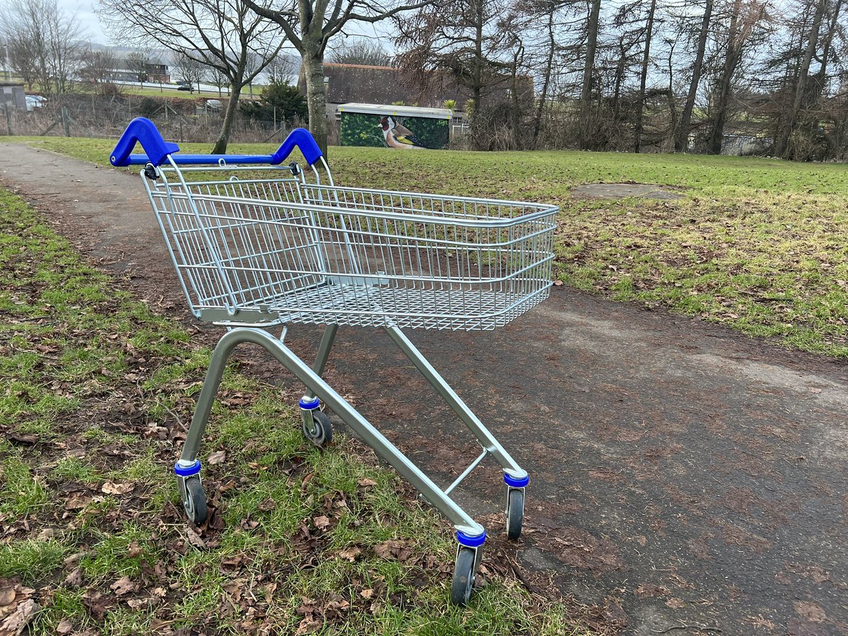 LessWasteLaura's tweet photo. Hi @Tesco - a wee trolley is lost! Magdalene Green, Dundee #LostTrolley https://t.co/SlS2q6oOkz