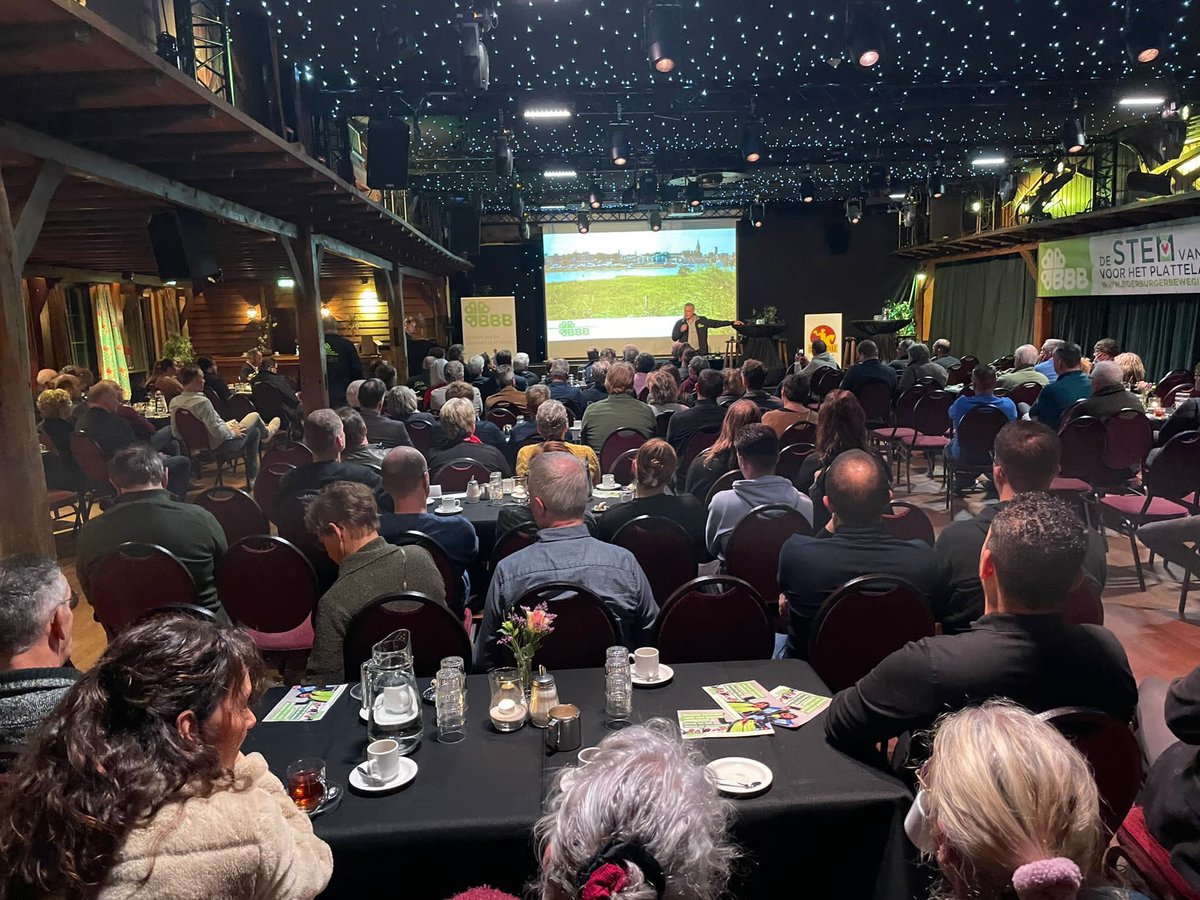 lientje1967's tweet photo. Politiek leeft volop bij de achterban van BBB. Wekelijks tjokvolle zalen bij onze ledenbijeenkomsten. Gisteravond weer in Varsseveld @BBBGelderland #PS2023 https://t.co/xrjsPI0Ii8