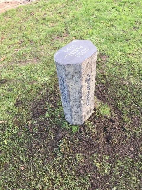 wnm1953's tweet photo. In de wijk Pendrecht in R'dam is maandag 30/1 een gedenkzuil geplaatst
vanwege de Watersnoodramp uit 1953. Deze gedenkzuil maakt deel uit van het
project bedacht door Koos Hage, zelf overlevende van de #Watersnoodramp.
https://t.co/DIzskQTGqE https://t.co/PhZxTHu7rI