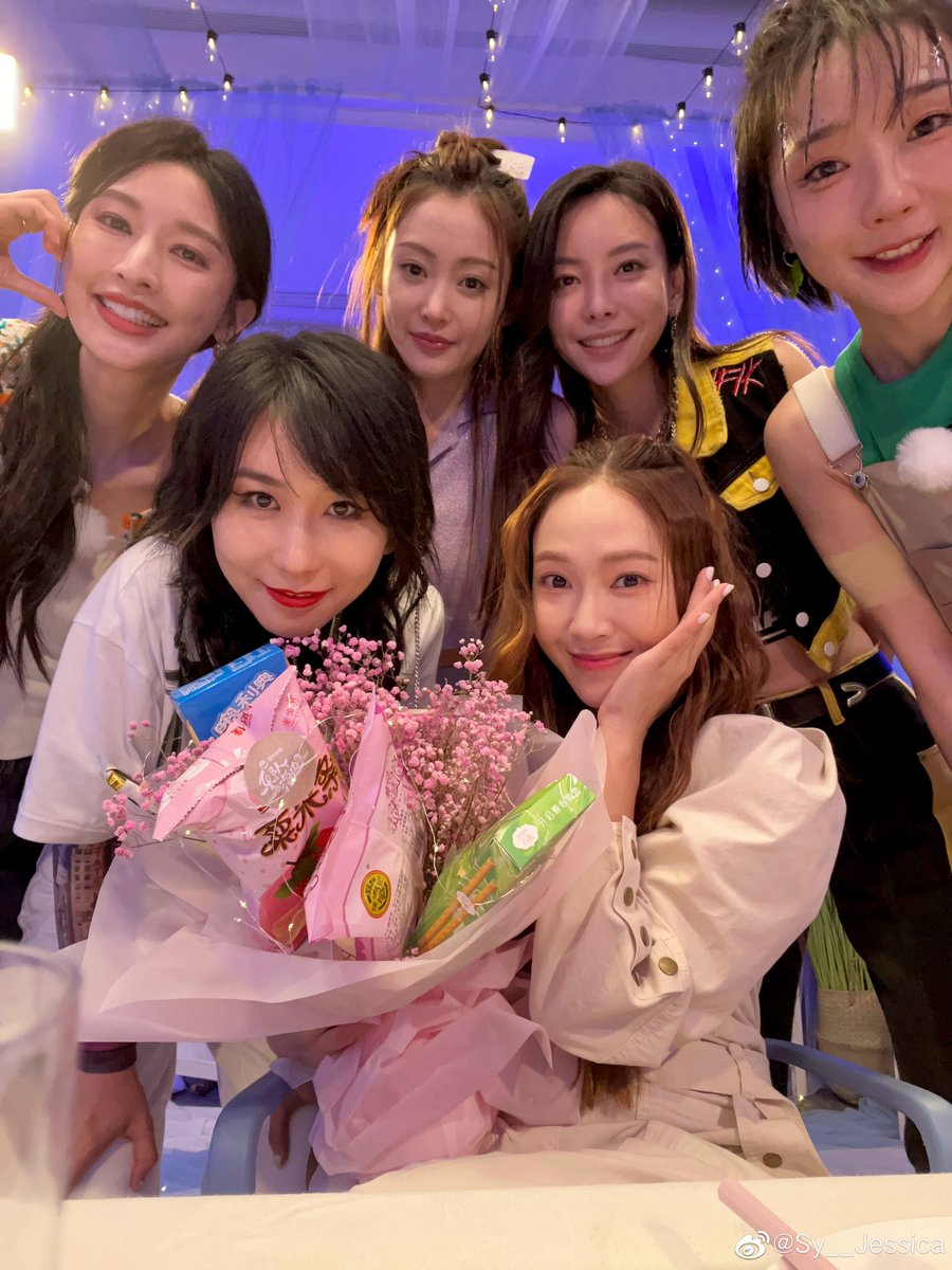 Lili_ZhangLi's tweet photo. 2023.02.03 Sy__Jessica weibo
➡️ https://t.co/Za4W0RrPhT
#张俪 #ZhangLi #郑秀妍 #JessicaJung #Seasideband https://t.co/loyK6CDMMI