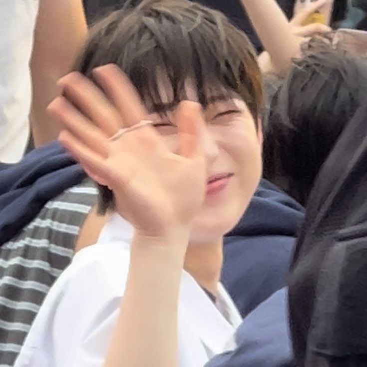 Na complete ko 10 updates ko bye EMZ HAHAHAHAHA ikaw na ulit dito @chzmosan 

> to : @jopayooc <