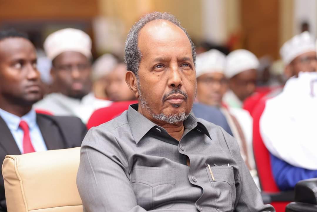 🧵 1
𝙉𝙞𝙣 𝙙𝙝𝙞𝙣𝙩𝙖𝙮 𝙤𝙤 𝙨𝙤𝙘𝙙𝙖
The South West State of Somalia must exercise caution and vigilance with regards to the potentially disruptive and inflammatory political tactics of @HassanSMohamud. @Laftagareen #SouthWestState #Somalia @TheVillaSomalia