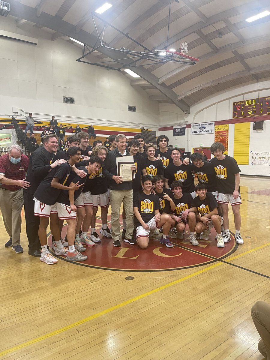 La Canada’s Tom Hofman 

800 wins
