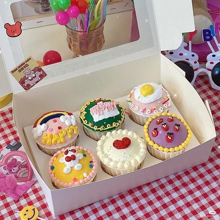 ding-dong! a special delivery has arrived for ms. ✨@Bogyoel✨

💌: 

"good day, bogyeol sunbaenim! this bear baked you some cupcakes as promised. 🐻💛 they're sweet and i made sure to pour a lot of love in them. hope you get to smile a lot today!

sincerely,
seulgi"