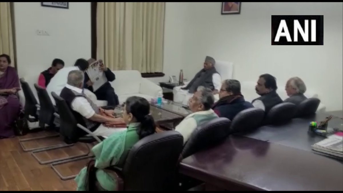 NavbharatTimes's tweet image. दिल्ली: सदन के पटल पर रणनीति बनाने के लिए संसद में समान विचारधारा वाले विपक्षी दलों की बैठक चल रही है। #Buget2023 #BudgetSession2023