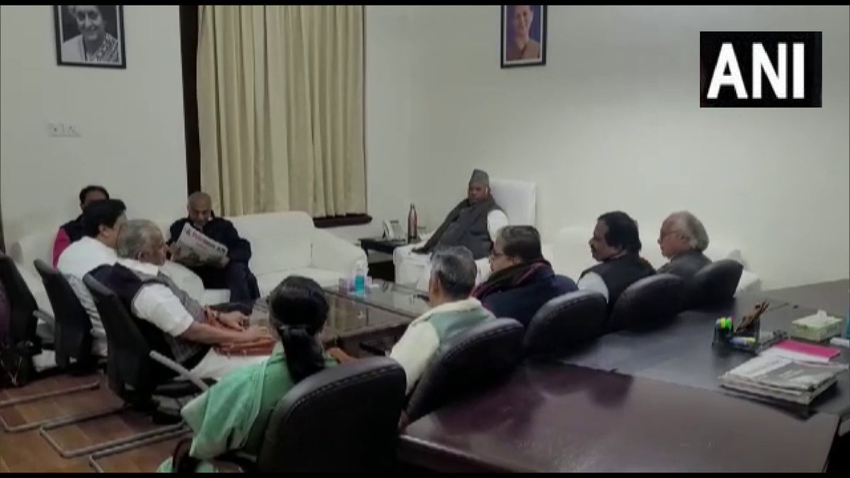 NavbharatTimes's tweet image. दिल्ली: सदन के पटल पर रणनीति बनाने के लिए संसद में समान विचारधारा वाले विपक्षी दलों की बैठक चल रही है। #Buget2023 #BudgetSession2023