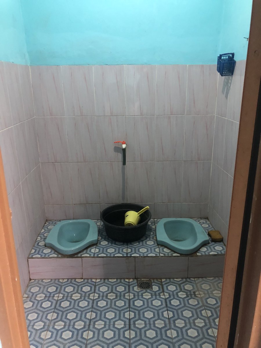 Biar bisa saling semangatin pas boker bareng 😅