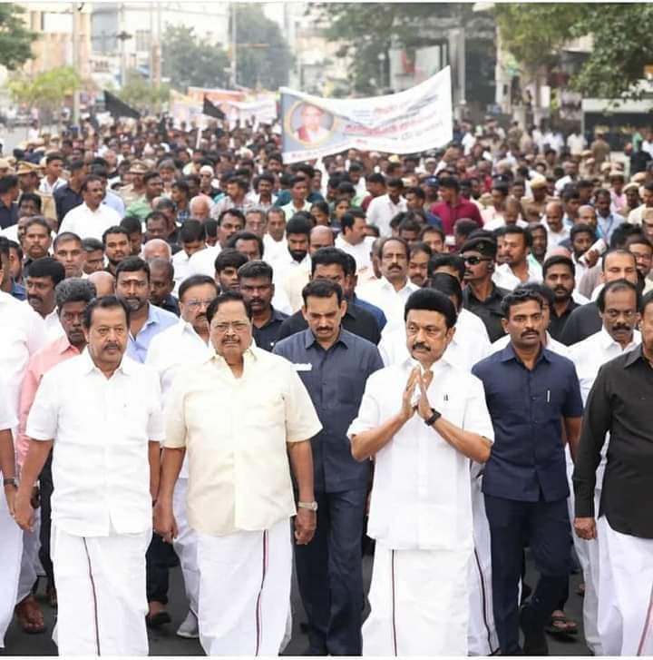SDhandus81's tweet photo. #என்றென்றும்_அண்ணா 🖤❤️
@mkstalin @Udhaystalin @TRBRajaa https://t.co/EonpLueFwo