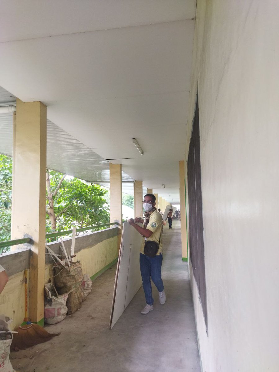 opportunity2_0's tweet photo. π 77 @DepEd_PH #AlternativeLearningSystem learners from districts of Sta. Ana, Matina, and Davao Central conducted a clean-up drive in their local eSkwela Learning Center. https://t.co/H54ySFOm7i