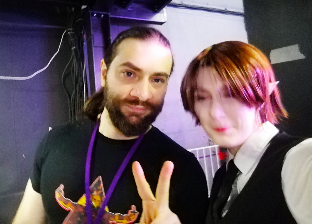 zamyslova_anna's tweet photo. Это я сходила на #bubblecomicscon
Ожидание: Реальность: https://t.co/iopgGJvD38