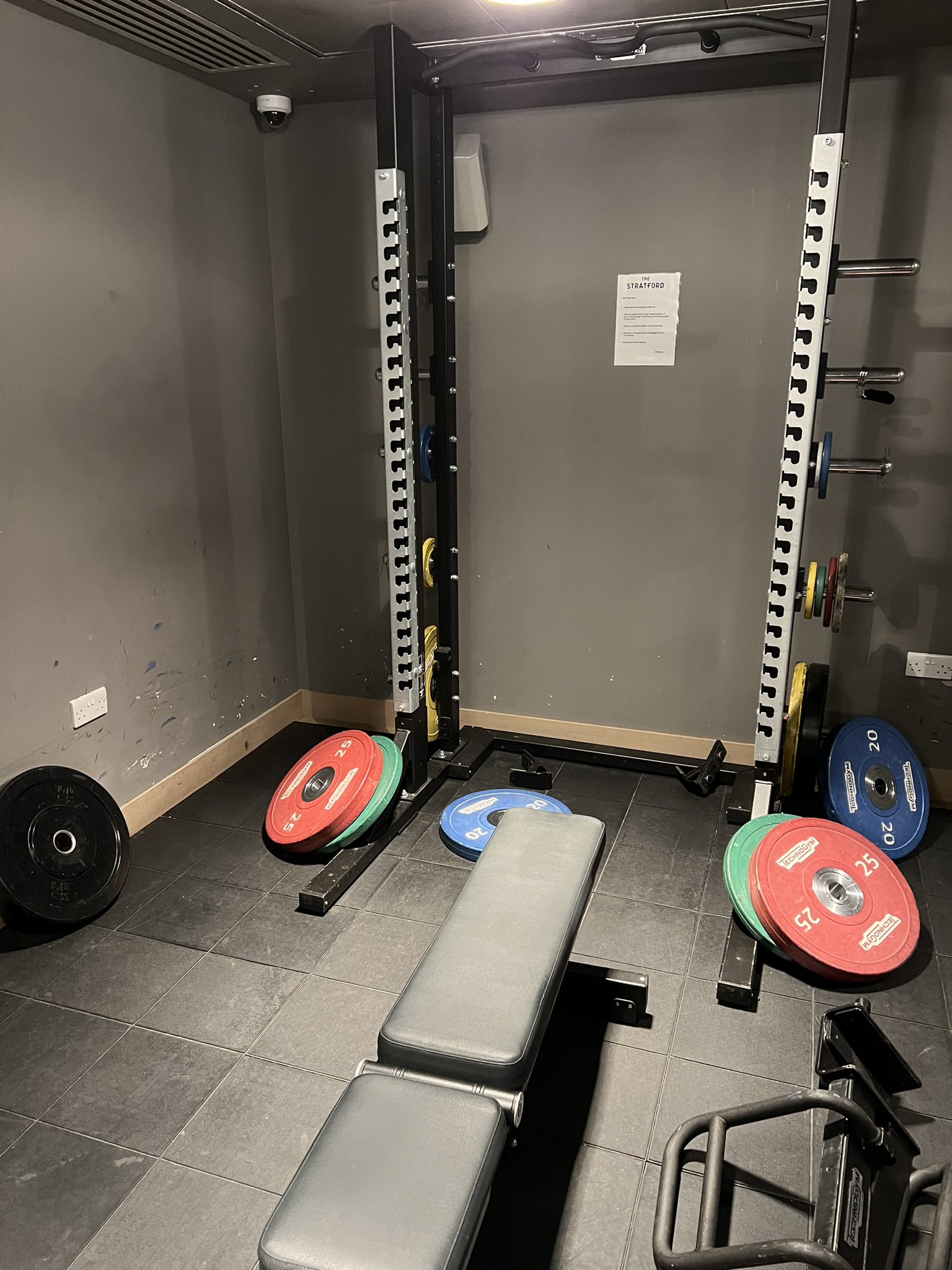 KIMCHILEE 🇰🇷 on Twitter "Apex LAN gym goers, of course this could be