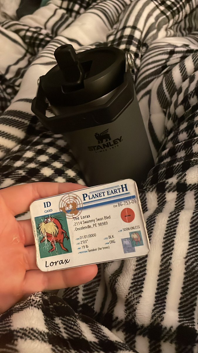 Savage_apes's tweet photo. by using a reusable water bottle I reduce my ecological footprint because less pollution is created by plastic bottles. #apespop @franklinlorax https://t.co/OviLmyD1ql