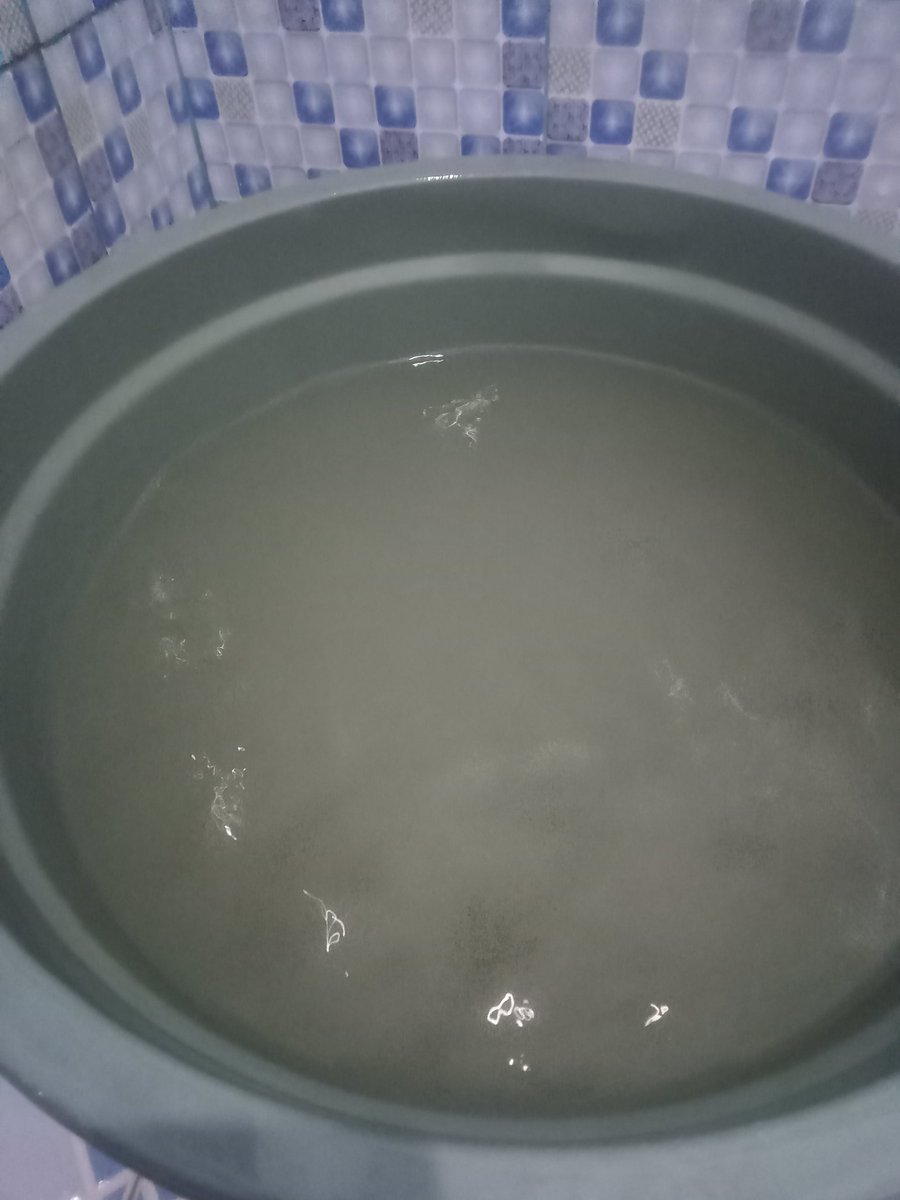 rintoompot's tweet photo. Terimakasih hujan,dri kemaren pengen mandi dikuala,dan ternyata tdak perlu ke Kuala dikamar mandi airnya sudah kaya Kuala.. https://t.co/ANpaT3SR9e