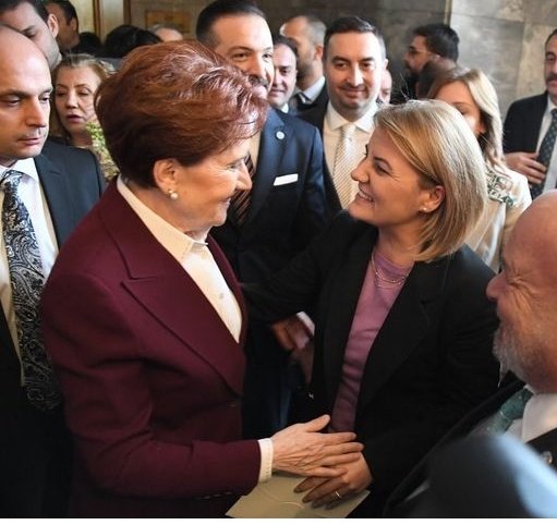 İzmit'in merhum belediye başkanı 'Leyla Atakan' adına çekilen LEYLA filminin gala gosterimine az bir süre kaldı.

Gala için davetiye takdimini İzmit belediye başkanı Fatma Kaplan Hürriyet genel başkanımıza bizzat takdim ettiler