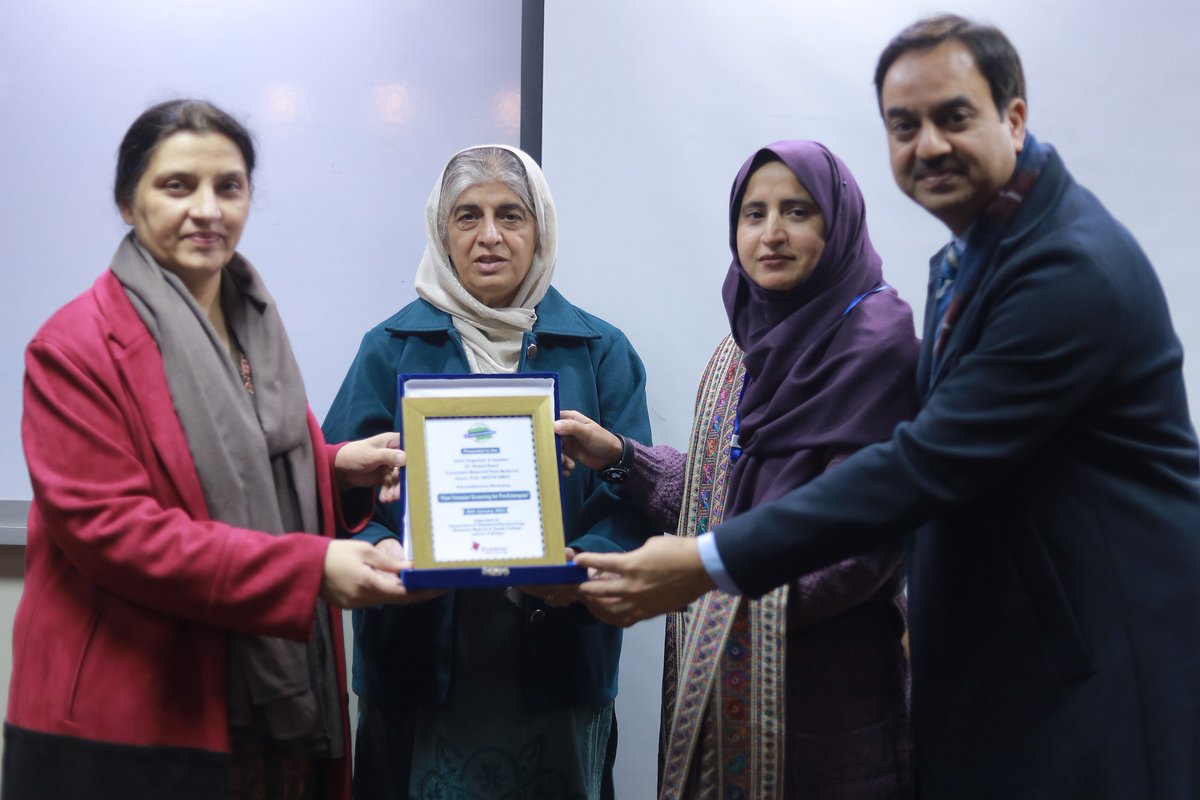 ShalamarSIHS's tweet image. We had a successful seminar on First Trimester Screening for Pre-Eclampsia! Thank you to our expert speakers for sharing their insights and knowledge on this vital topic. 

1/2

#PreEclampsiaAwareness #FirstTrimesterScreening #MaternalHealthMatters