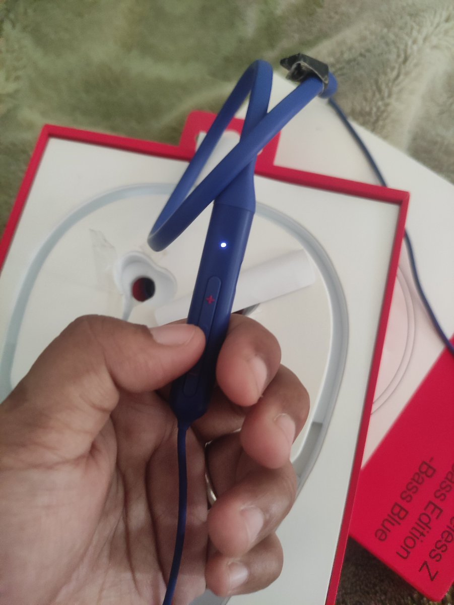 AyuLodha's tweet image. @OnePlus_IN @oneplus 
Sends a neckband because it isn't turning on, le centre says it's damaged wire cancels the repair sends a damaged product back which is turning on. 
#OnePlus #oneplusscam