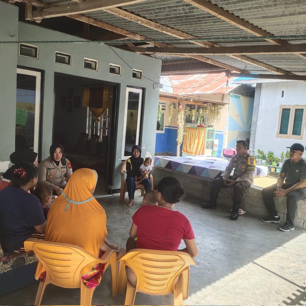 Kayadin5's tweet photo. Kapolsek kota tengah didampingi bhabinkamtibmas menyambangi warga kel pulubala 
#polisi
#polisiindonesiea
#polisihumanis
#divisihumaspolri
#temanpolisi
#humaspolresgorontalokota
#kapolresgorontalokota
#polresgorontalokota
#polsekkotatengah
#bhabinkamtibmas https://t.co/912UueWbqp
