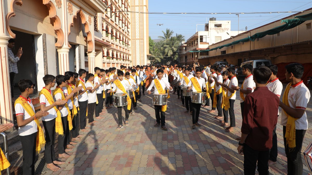 rajkotgurukul's tweet photo. જૂનાગઢ ગુરુકુલમાં પૂ. ગુરુમહારાજનું આગમન અને સમૂહ મહાપૂજા
.
View More Photos : https://t.co/86vTS5vrQa
.
#swaminaraya #rajkotgurukul #junagadh #junagadhcity #junagadhnews #gurumaharaj #welcome #Samuh #pooja #Gurukul #spiritual #explore #morning https://t.co/9bpQUlhl8o