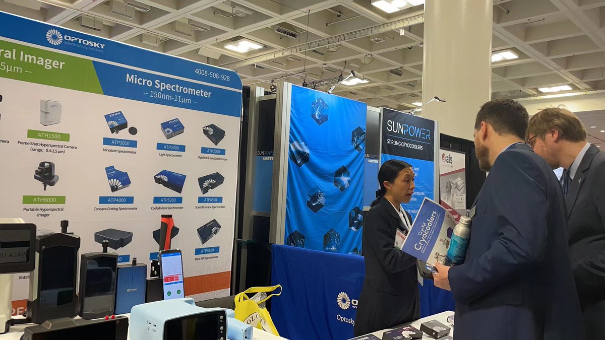 Openex_freya's tweet photo. Pack demos, put them away inside travel luggages, hold hands and say goodbye with dear neighbor booth friends, byebye #spie #PhotonicsWest2023, see you next year. #spectroscopy #laser #spectrometers #optics #photonics #TechnologyNews https://t.co/Oin2hn2htf